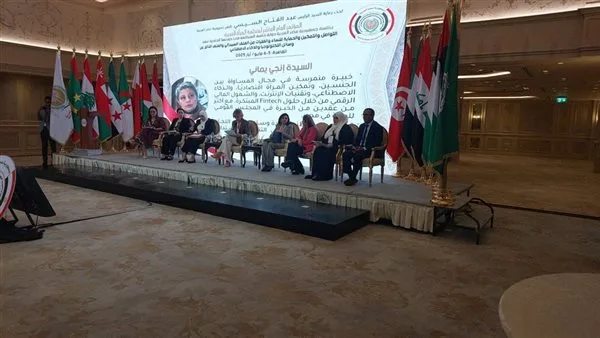 طالبات جامعة عين شمس يشاركن في مؤتمر منظمة المرأة العربية حول العنف السيبراني