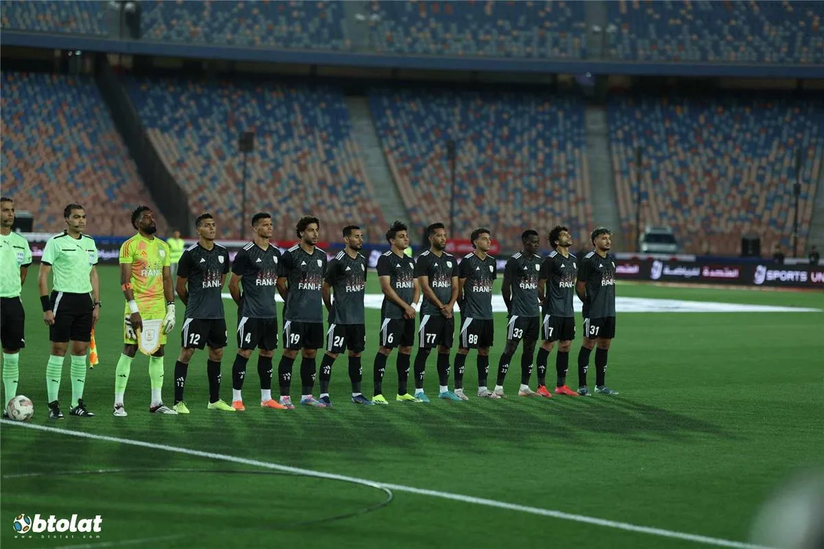 طرد فوري لحارس فاركو خلال مباراة الأهلي في الدوري المصري طرد فوري لحارس فاركو خلال مباراة الأهلي في الدوري المصري