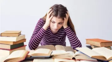 طرق التعامل مع القلق والتوتر خلال فترة الامتحانات (فيديو)