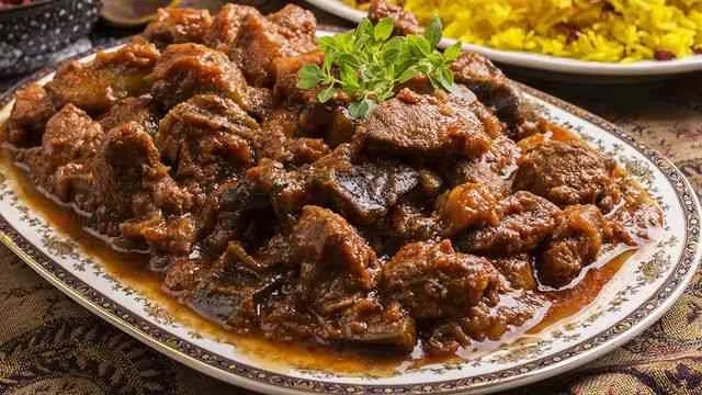 طريقة عمل كباب حلة بالصوص.. ما هو سر نواة البلح أثناء الطهي؟