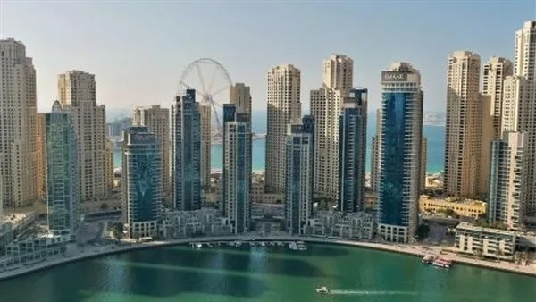 طقس الإمارات اليوم.. العين الأكثر سخونة والرياح معتدلة السرعة