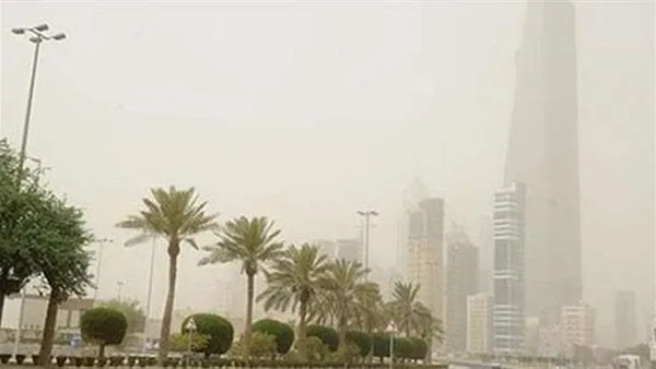 طقس حار مع رياح مثيرة للغبار وبحر معتدل الموج في الكويت اليوم