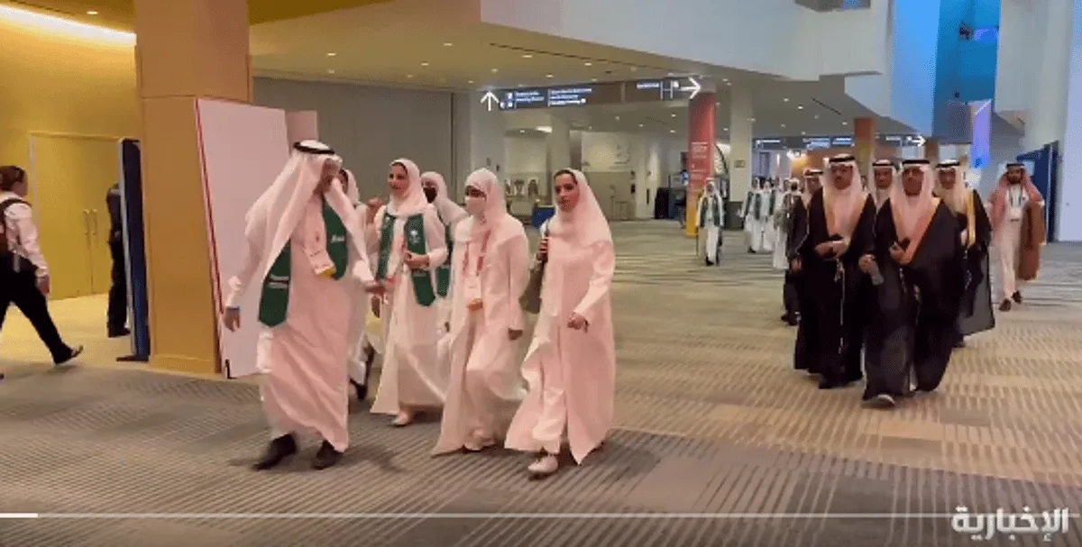 طلاب المملكة يرتدون الزي السعودي ويصلون إلى قاعة حفل جوائز “آيسف 2025” في الولايات المتحدة طلاب المملكة يرتدون الزي السعودي ويصلون إلى قاعة حفل جوائز “آيسف 2025” في الولايات المتحدة