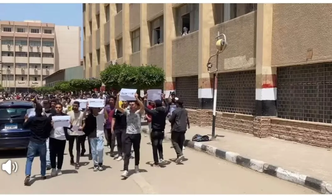 طلاب جامعة الزقازيق ينظمون مظاهرة للمطالبة بحق "روان ناصر" طالبة كلية العلوم