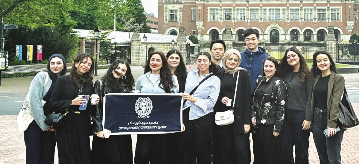طلاب جامعة جورجتاون يتعرفون على مركز القانون الدولي في لاهاي طلاب جامعة جورجتاون يتعرفون على مركز القانون الدولي في لاهاي