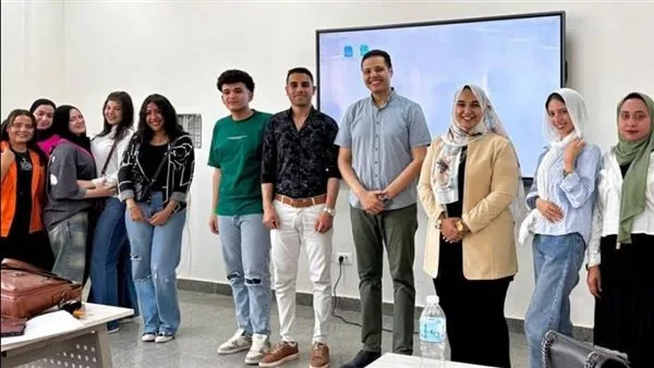 طلاب قسم الإنتاج التلفزيوني في جامعة بني سويف الأهلية يتألقون في إنشاء تقارير مرئية متنوعة باستخدام الهواتف المحمولة. طلاب قسم الإنتاج التلفزيوني في جامعة بني سويف الأهلية يتألقون في إنشاء تقارير مرئية متنوعة باستخدام الهواتف المحمولة.