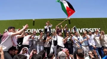 طلاب مصر يحتفلون بعيد الاستقلال في جامعة العلوم التطبيقية الأردنية بأطباق الكشري والمشلتت