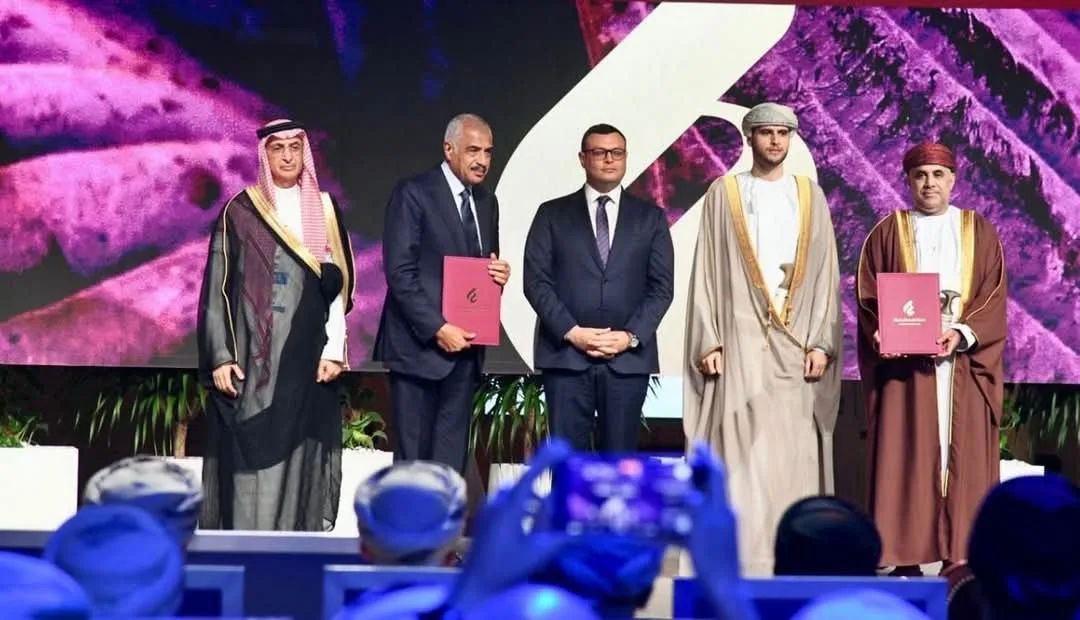 طلعت مصطفى تُبرم عقداً لتطوير مشروعين في عمان بقيمة مبيعات تصل إلى 4.7 مليار دولار. طلعت مصطفى تُبرم عقداً لتطوير مشروعين في عمان بقيمة مبيعات تصل إلى 4.7 مليار دولار.