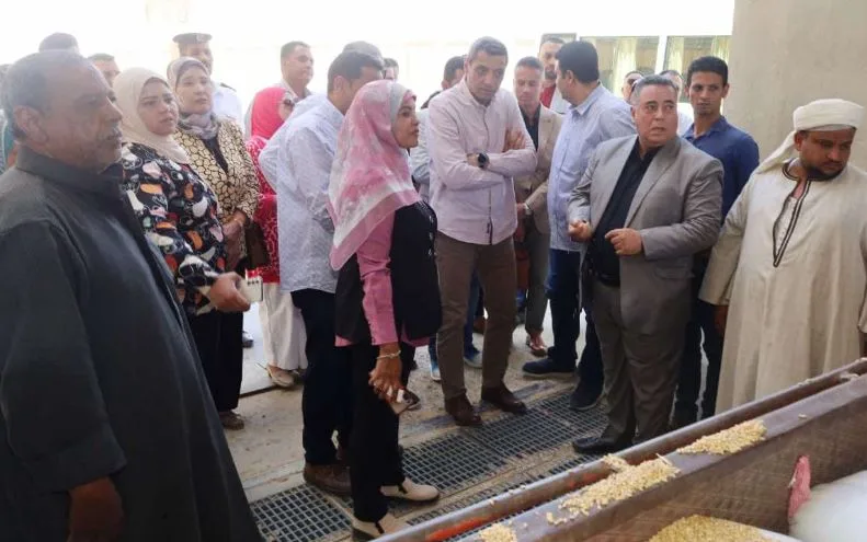 محافظ السويس يتابع استعدادات المطاحن والصوامع لموسم توريد القمح في عتاقة