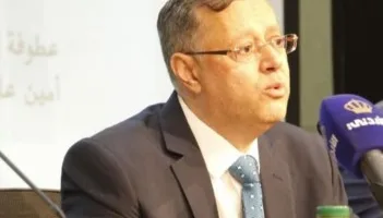 طه درويش: حول ارتكاب جريمة الكتابة وتسعة أقمار “آلاء النجار” التي احترقت.