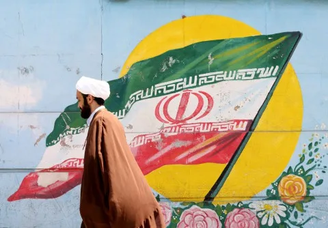 طهران تستدعي نائب السفير الفرنسي طهران تستدعي نائب السفير الفرنسي