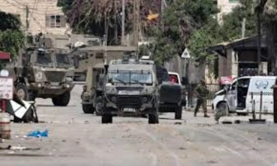 طولكرم: الاحتلال يواصل استفزازاته وينفذ حملة مداهمات واعتقالات في المدينة