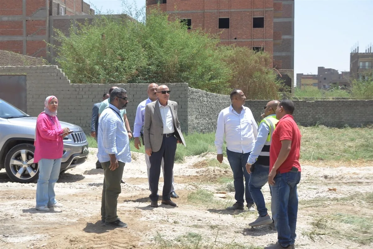 طوله 1000 متر.. محافظ الأقصر يجري جولة ميدانية لمتابعة فتح أكبر شارع بحي جنوب المدينة| صور