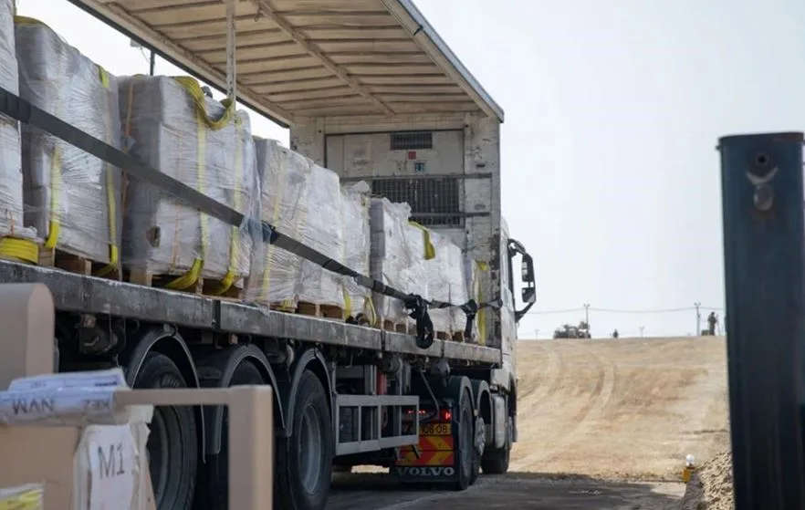 جيش الاحتلال الإسرائيلي يعلن عن وصول 5 شاحنات محملة بالمساعدات إلى غزة جيش الاحتلال الإسرائيلي يعلن عن وصول 5 شاحنات محملة بالمساعدات إلى غزة