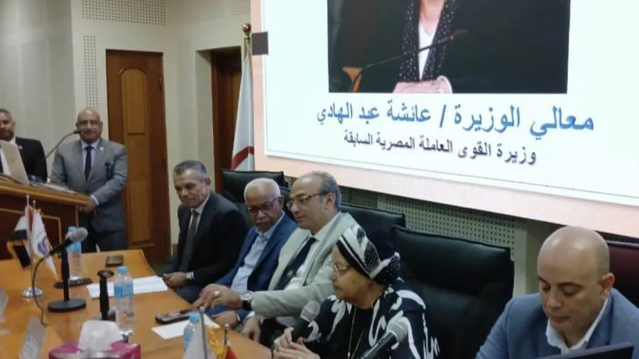 عائشة عبد الهادي: العمال يمثلون قوة مهمة ودعماً حقيقياً للبلاد عائشة عبد الهادي: العمال يمثلون قوة مهمة ودعماً حقيقياً للبلاد