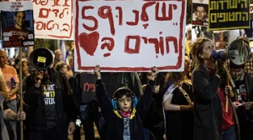 عائلات الأسرى الإسرائيليين الذين قُتلوا في غزة: لا تعرضوا حياة المخطوفين للخطر