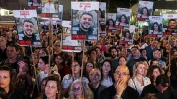 عائلات المحتجزين الإسرائيليين بغزة: قرار توسيع العملية في القطاع تضحية بأبنائنا