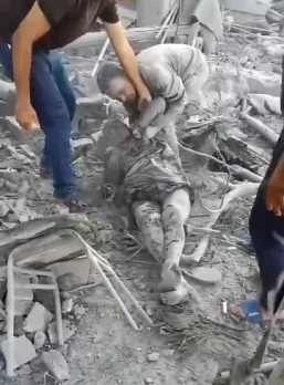 عائلات محذوفة من السجل المدني: 32 شهيدًا وعشرات الجرحى في مجازر إسرائيلية جديدة بغزة وتصاعد أهوال الحرب عائلات محذوفة من السجل المدني: 32 شهيدًا وعشرات الجرحى في مجازر إسرائيلية جديدة بغزة وتصاعد أهوال الحرب