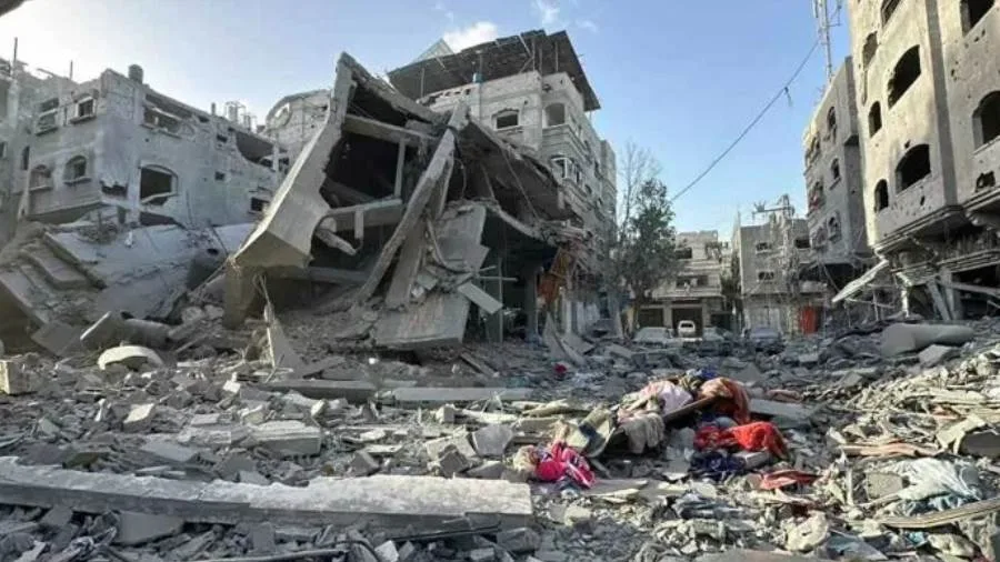 عاجل.. استشهاد 5 فلسطينيين في قصف إسرائيلي يستهدف منازل وخيام نازحين وسط وجنوب غزة