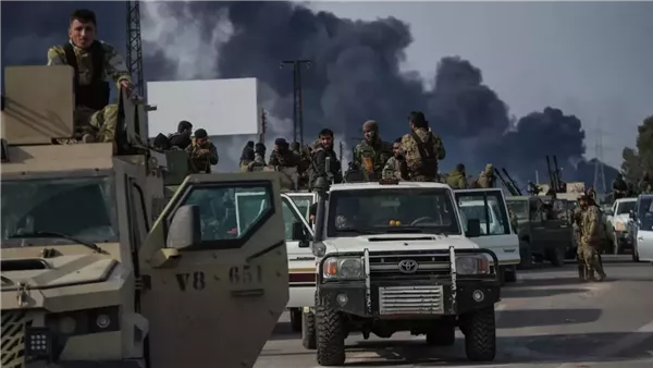 عاجل.. القاهرة الإخبارية: رتل عسكرى ضخم يغادر قاعدتى حقل العمر وكونيكو بسوريا