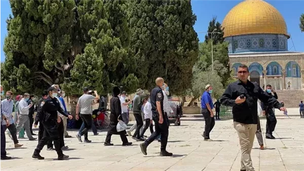 عاجل.. المتطرفون الإسرائيليون يهاجمون المسجد الأقصى بتأييد من قوات الأمن الإسرائيلية عاجل.. المتطرفون الإسرائيليون يهاجمون المسجد الأقصى بتأييد من قوات الأمن الإسرائيلية