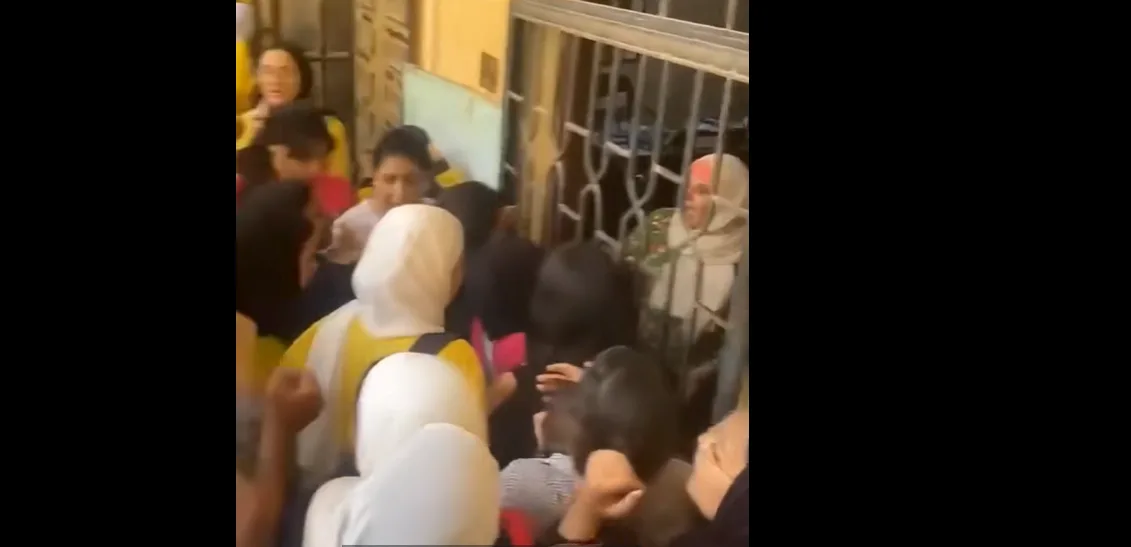 عاجل | تفاصيل حول اقتحام هواتف طالبات مدرسة إنصاف سري.. رد واضح من وزارة التعليم | فيديو وصور