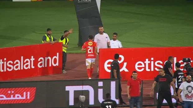 عاجل.. رد فعل غير متوقع من علي معلول بعد انتصار الأهلي على البنك.. ما الذي قام به؟ عاجل.. رد فعل غير متوقع من علي معلول بعد انتصار الأهلي على البنك.. ما الذي قام به؟