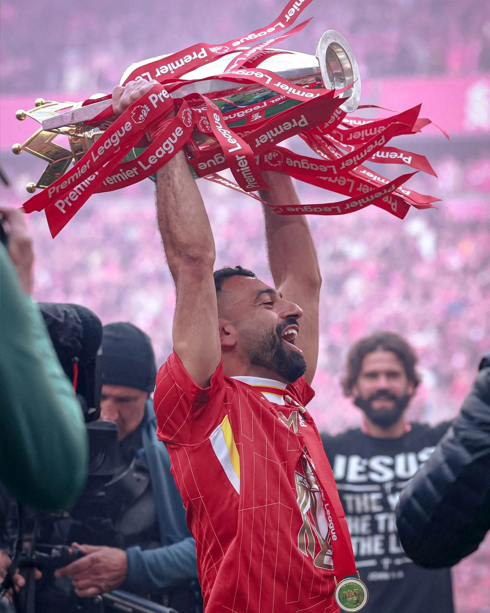 عاجل.. محمد صلاح يعلق للمرة الأولى بعد الفوز باللقب “الأثمن” عاجل.. محمد صلاح يعلق للمرة الأولى بعد الفوز باللقب “الأثمن”