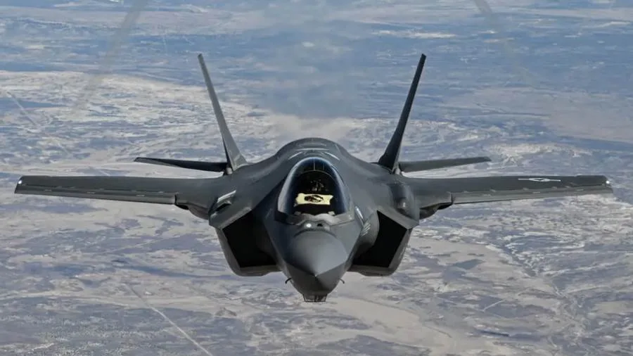 عاجل.. “ناشيونال إنترست”: الحوثيون اقتربوا من إسقاط طائرة أمريكية من طراز “F-35” الشبح. عاجل.. “ناشيونال إنترست”: الحوثيون اقتربوا من إسقاط طائرة أمريكية من طراز “F-35” الشبح.