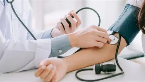 عادات يومية ترفع ضغط الدم دون أن تشعر