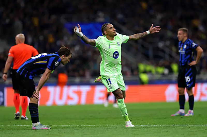 عادل إنجاز كريستيانو رونالدو.. رافينيا يكتب رقماً قياسياً في دوري الأبطال بهدفه أمام إنتر ميلان