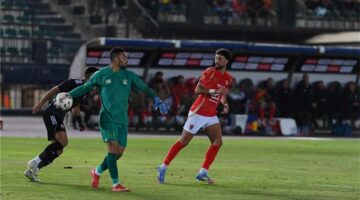عادل عبد الرحمن: لاعب الأهلي “ميقعدش لحد في مصر”.. والدفاع غير جيد