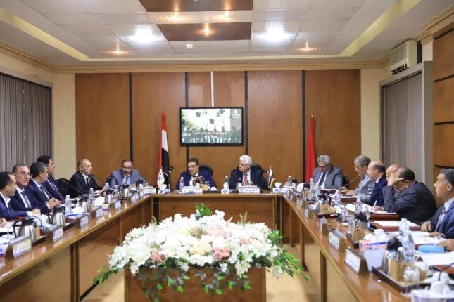 عاشور: المؤسسات التعليمية العليا تمثل دعامة أساسية في نظام التعليم ونعمل على تحسين مستوى خريجيها. عاشور: المؤسسات التعليمية العليا تمثل دعامة أساسية في نظام التعليم ونعمل على تحسين مستوى خريجيها.