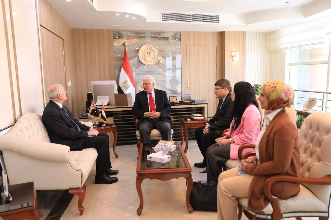“عاشور”: المؤسسات التعليمية في مصر لديها خبرة كبيرة في برامج التعاون الأكاديمي والبحثي. “عاشور”: المؤسسات التعليمية في مصر لديها خبرة كبيرة في برامج التعاون الأكاديمي والبحثي.