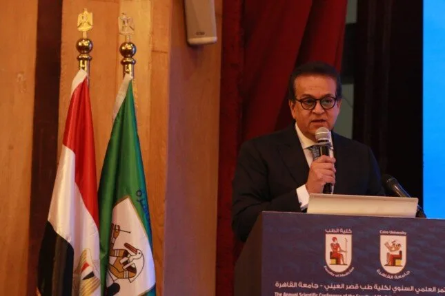 عاشور: نُعزز الابتكار في المجال الطبي وندعم التحول الرقمي في مستشفيات قصر العيني. عاشور: نُعزز الابتكار في المجال الطبي وندعم التحول الرقمي في مستشفيات قصر العيني.