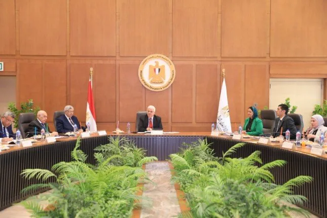 عاشور يترأس مجلس التخطيط والدراسات بأكاديمية البحث العلمي