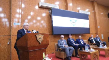 عاشور يشدد على أهمية دور الجامعات والمعاهد في تعزيز استراتيجيات التنمية.
