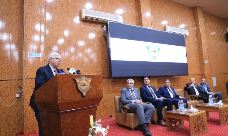 عاشور يشدد على أهمية دور الجامعات والمعاهد في تعزيز استراتيجيات التنمية. عاشور يشدد على أهمية دور الجامعات والمعاهد في تعزيز استراتيجيات التنمية.