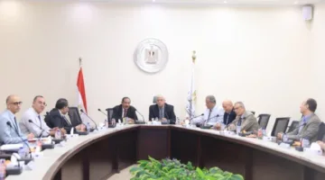 «عاشور» يعقد اجتماعا لتعيين أعضاء هيئة التدريس والهيئة المعاونة بالمعاهد العليا