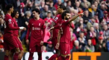 عالم كرة القدم يقف مع ليفربول بعد حادث الدهس أثناء احتفالاته بلقب الدوري