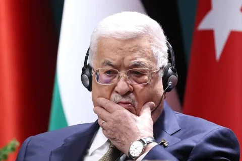 عباس: من الضروري إنهاء ممارسات الإبادة التي تقوم بها إسرائيل في غزة وتوفير المساعدات الإنسانية لسكان القطاع المحاصرين. عباس: من الضروري إنهاء ممارسات الإبادة التي تقوم بها إسرائيل في غزة وتوفير المساعدات الإنسانية لسكان القطاع المحاصرين.