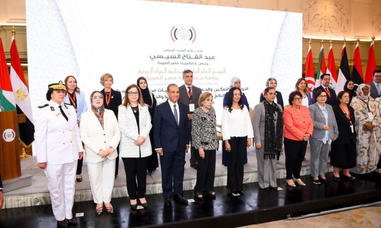 عبد العاطي يؤكد أهمية حماية المرأة من العنف السيبراني