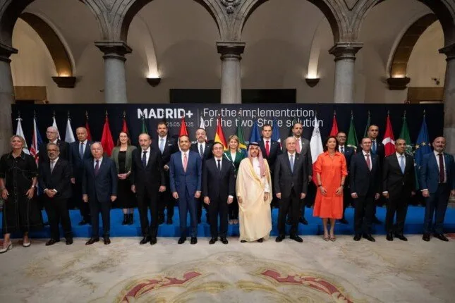 عبد العاطي يحضر الاجتماع الوزاري لمجموعة مدريد عبد العاطي يحضر الاجتماع الوزاري لمجموعة مدريد