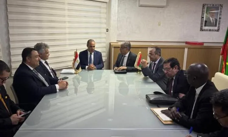 عبد العاطي يستعرض طرق تعزيز الشراكة الثنائية مع وزير الطاقة والنفط في موريتانيا عبد العاطي يستعرض طرق تعزيز الشراكة الثنائية مع وزير الطاقة والنفط في موريتانيا