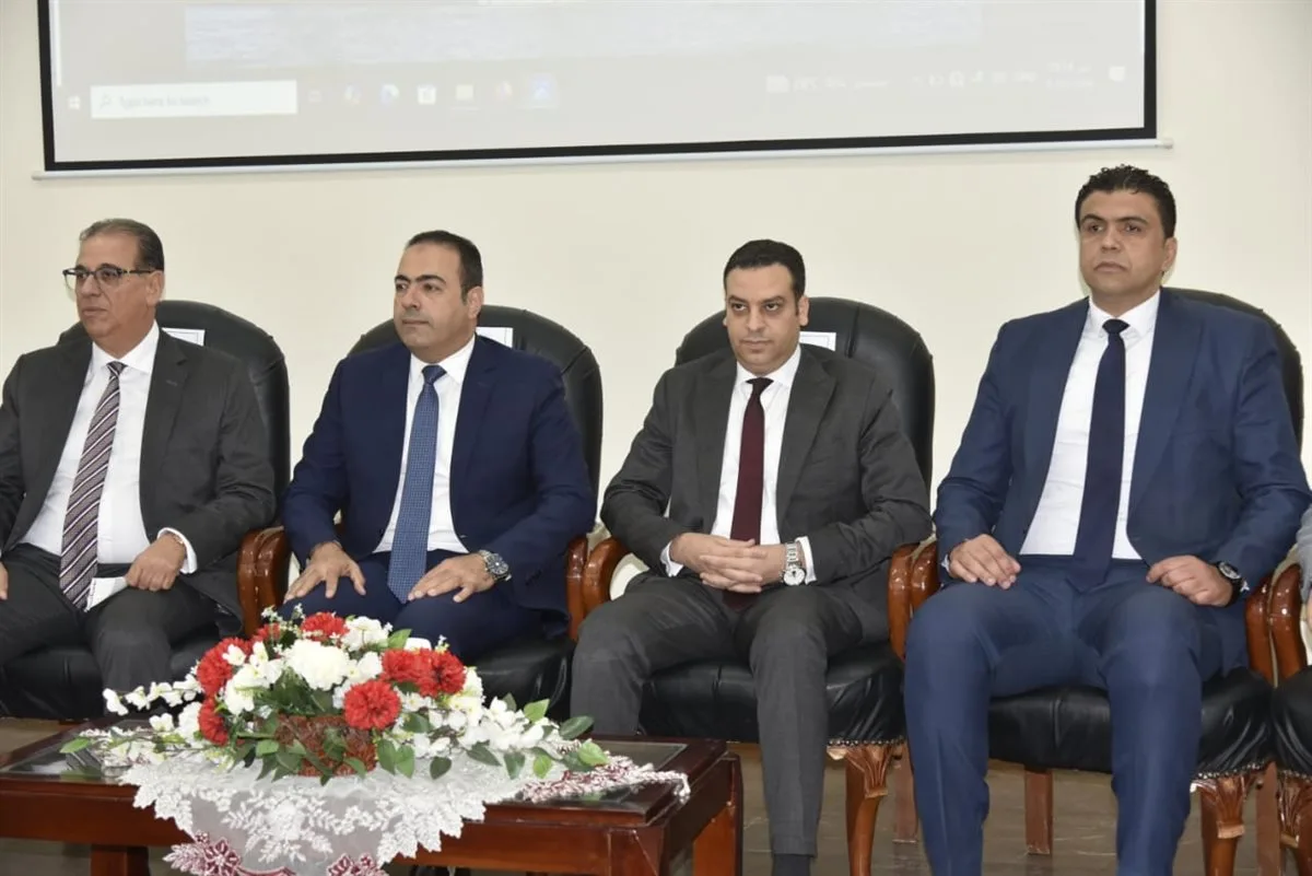 “عبد العزيز”: تأهيل الشباب لسوق العمل كأحد الحلول الآمنة للهجرة غير الشرعية. “عبد العزيز”: تأهيل الشباب لسوق العمل كأحد الحلول الآمنة للهجرة غير الشرعية.