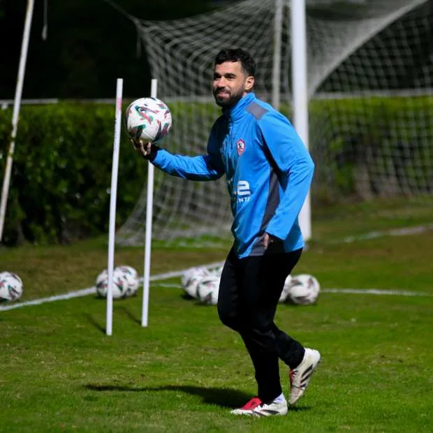 عبدالله السعيد ينقل أغراضه من الزمالك بسبب مشكلة تجديد العقد عبدالله السعيد ينقل أغراضه من الزمالك بسبب مشكلة تجديد العقد