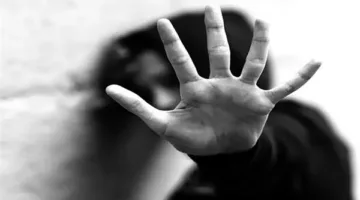 عشماوي ينتظر  شاب متهم باغتصاب وتصوير طفلة في أوضاع مخلة بالمعصرة