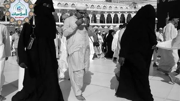عضو في مركز الأزهر: لا يجوز للمرأة ارتداء النقاب أثناء الإحرام، وهذه هي شروط اللباس واستخدام الحناء في الحج عضو في مركز الأزهر: لا يجوز للمرأة ارتداء النقاب أثناء الإحرام، وهذه هي شروط اللباس واستخدام الحناء في الحج