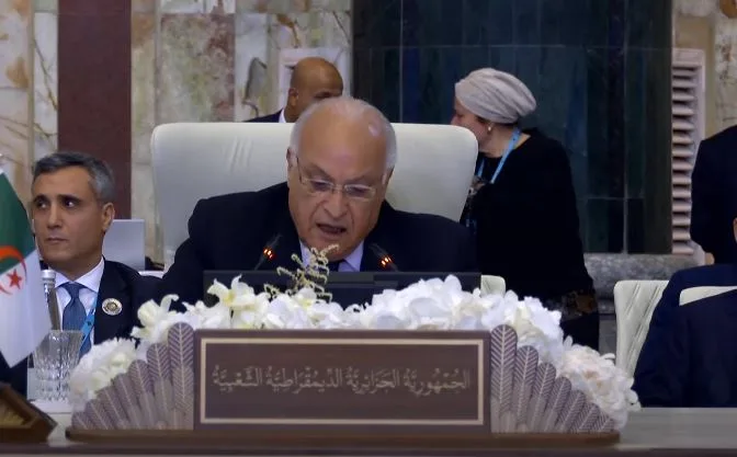 وزير خارجية الجزائر: الاحتلال متمسك برؤيته غير الواقعية لسلام قائم على تدمير القضية الفلسطينية. وزير خارجية الجزائر: الاحتلال متمسك برؤيته غير الواقعية لسلام قائم على تدمير القضية الفلسطينية.