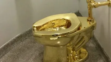 عقوبة مع إيقاف التنفيذ لرجل متورط في سرقة مرحاض ذهبي في إنجلترا